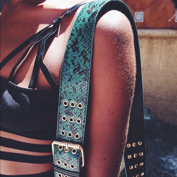 Sondra Roberts Handbag - Picture 5 of 7